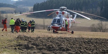 Vážná dopravní nehoda, težce zraněného transportovala helikoptéra