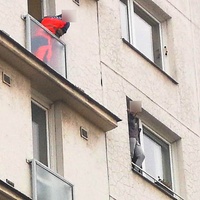 Žena těžkým zraněním podlehla, dítě žije