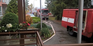 Hasiči evakuovali domov důchodců i hasili v Plzeňské Teplárenské