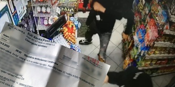 Slabozrakého Adama zbili opilí muži v centru Plzně pouze pro svoji zábavu