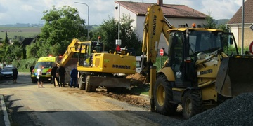 Zemina zavalila dva dělníky