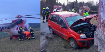 Řidič za jízdy zkolaboval a auto narazilo do domu