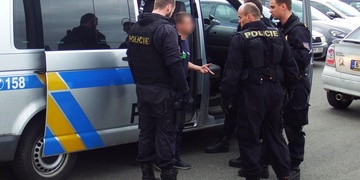 Cizinec s více než třemi promile usnul v křižovatce