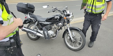 Střet auta s motocyklem