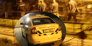 Cizinci napadli barmanku a pak i policejní hlídku