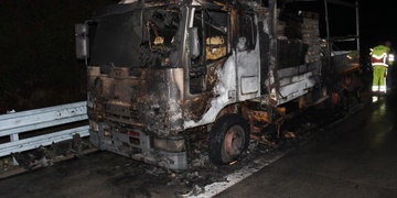 Začalo pode mnou hořet auto a nikdo mi nepomohl