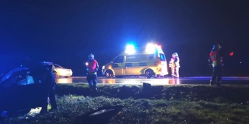 Vážná nehoda, z místa záchranáři transportují pět lidí