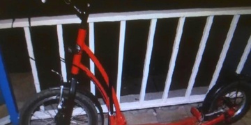 Srazil koloběžkářku a ujel