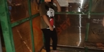 Jedenáctiletá útěkářka se schovávala u kontejnerů