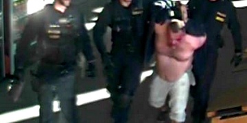 Opilý Slovák útočil na chodce a pak napadl i policistu
