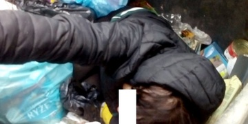 Babička v kontejneru, počuraná chrtice a další