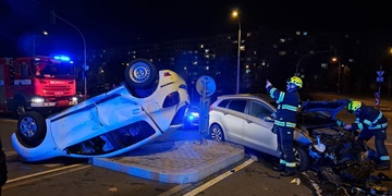 Další převrácené auto na Bolevci