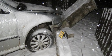 Pod vlivem alkoholu řídil a naboural