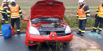 Kvůli nepřizpůsobení rychlosti skončilo auto v příkopu