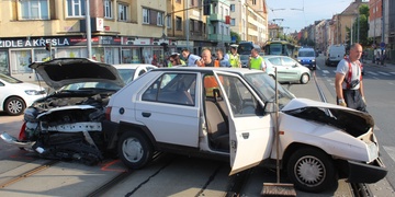Nehoda zablokovala nejen Klatovskou třídu, ale hlavně celý provoz tramvají na Borech