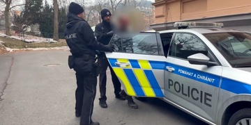 Opilý řidič se policistům prokázal padělanými doklady