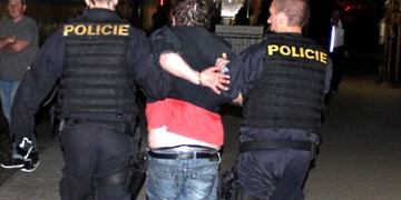 Deviant v Plzni zaútočil na teprve 17letou dívku