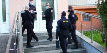 Místo vraždy kuchyňským náčiním jen pozvracení Ukrajinci