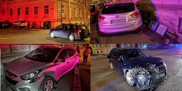 Střet dvou aut, jedno z nich pak skončilo ve zdi školy
