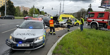 Při střetu vozů byla zraněna žena a její syn