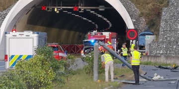 Smrtelná dopravní nehoda uzavřela tunel Valík - stále aktualizujeme