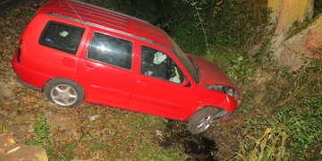 Auto nechal na místě havárie a odešel