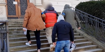 Zažila několik měsíců bití, věznění, znásilňování a nucení k sebepoškozování