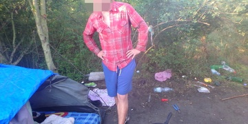 Zraněný vozíčkář i muž v celostátním pátrání