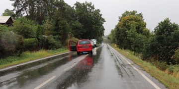 Policista zahájil střelbu na couvající auto