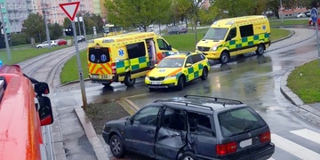 Střet auta s tramvají