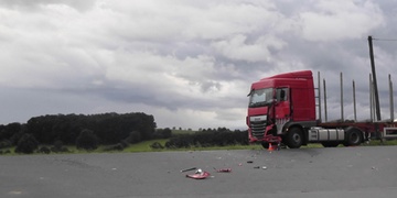 Střet motorky s kamionem - motocyklista na místě zemřel