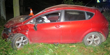 Řidič nezvládl řízení a dvakrát auto převrátil