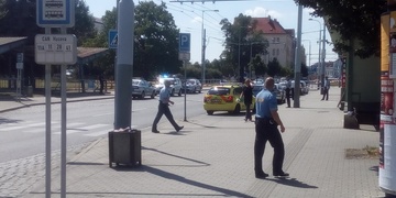 Před budovou autobusového nádraží v Plzni byla nalezena podezřelá taška