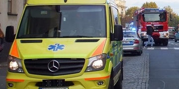 Auto srazilo chlapce před školou