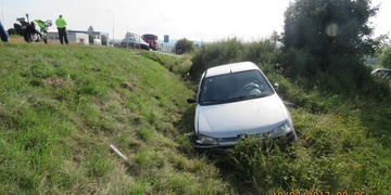 Řidič vozidla zazmatkoval, když vůz před ním zpomalil