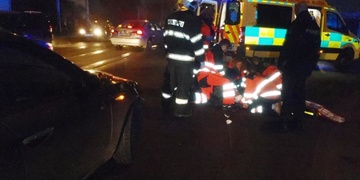 Automobil srazil zrcátkem v osmdesátikilometrové rychlosti malého chlapce