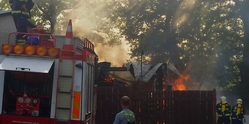 Požár doprovázený výbuchy na hrázi Hracholusek