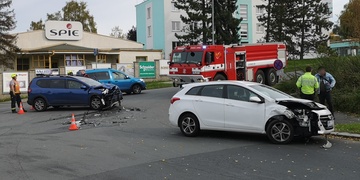 Ke střetu vozů vyjížděly všechny záchranné složky