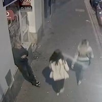 Poznáte muže na videu? Znásilnil dívku!