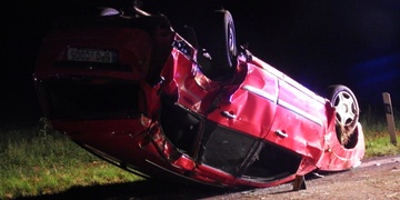 Kamion smetl před ním jedoucí osobní vůz