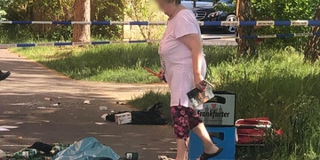 Demoloval byt a vyhazoval věci z okna