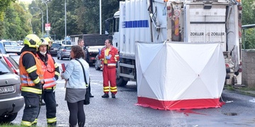 Senior střet s popelářským vozem neměl šanci přežít