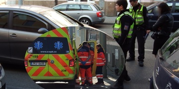 Auto srazilo maminku s chlapečkem