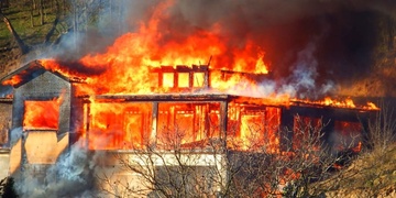 Obrovský požár zcela zničil novostavbu