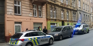 Muž vběhl přímo před auto