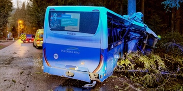 Řidič autobusu po nehodě odmítl test na alkohol i drogy
