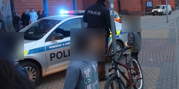 Křik a pláč nebyl jedenáctileté zlodějce nic platný