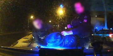 "Držím pachatele, držím pachatele, najednou koukám a držím už jen bundu!"