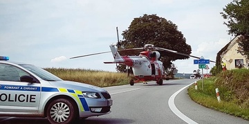 Auto srazilo přecházejícího seniora