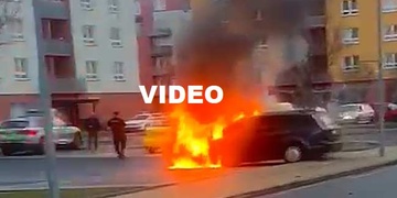 Požár auta u Area Bory